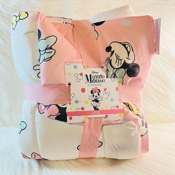 Minnie Mouse Quilt - Picture 1 of 4